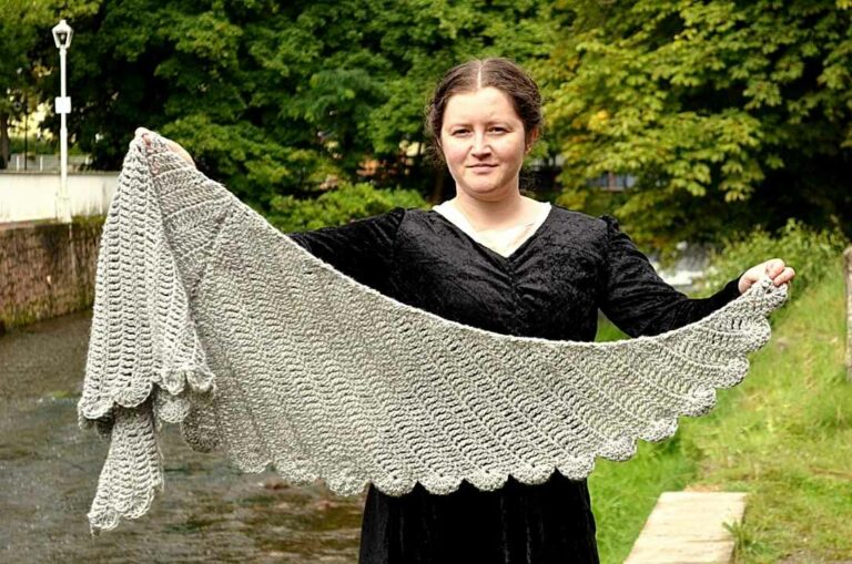 Dove Wings Shawl by Andrea Cretu