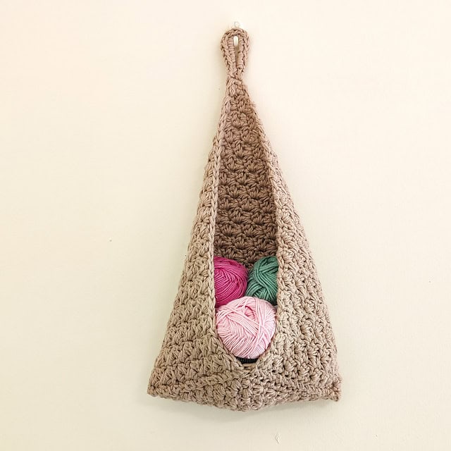 Free Suzette Hanging Basket Crochet Pattern by Made by Gootie
