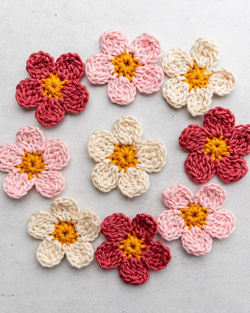 How to Crochet a Flower &ndash; Free Pattern by Sarah Maker