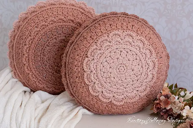 Round Crochet Pillow Cover Tutorial by Kirsten Holloway Designs