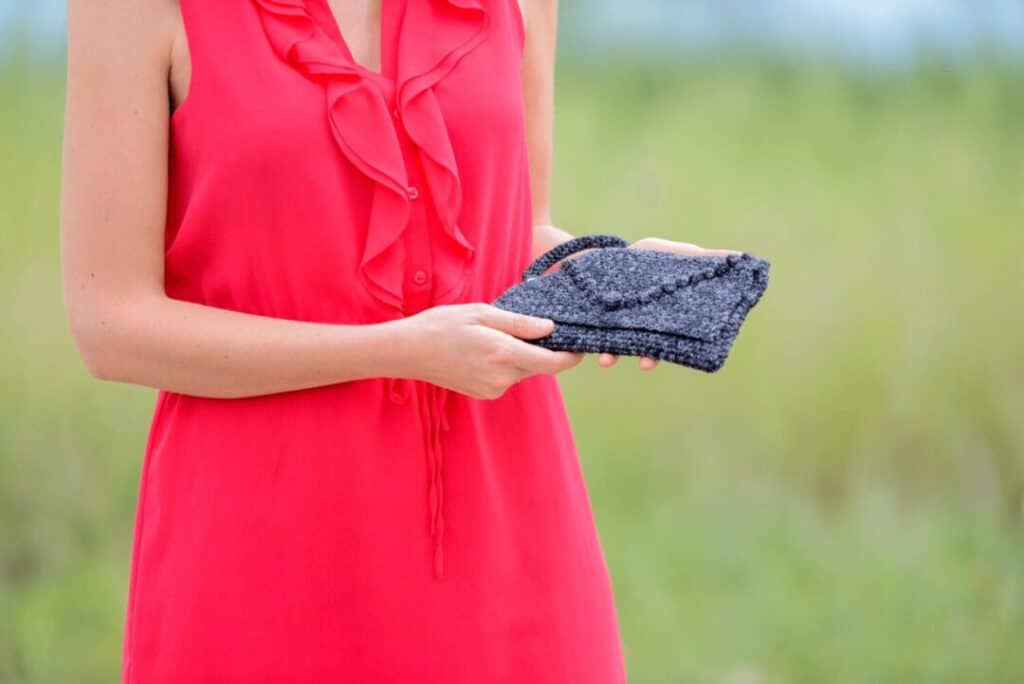Easy Free Date Night Purse Crochet Pattern by knitting with Chopsticks