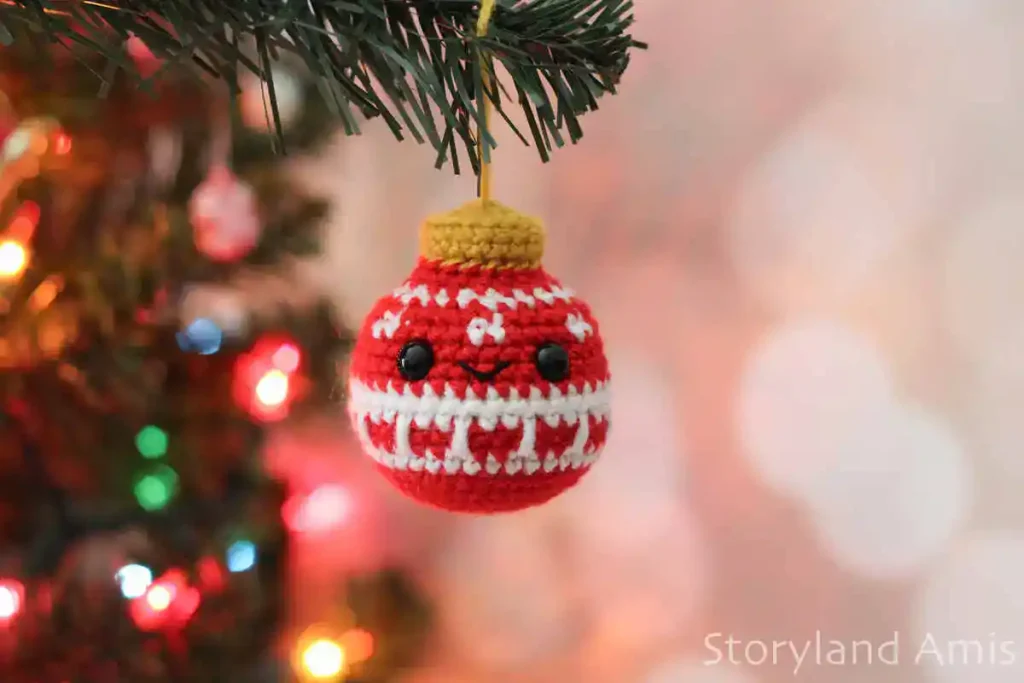Crocheted Christmas Ball Ornament- Free Amigurumi Pattern Storyland Amis