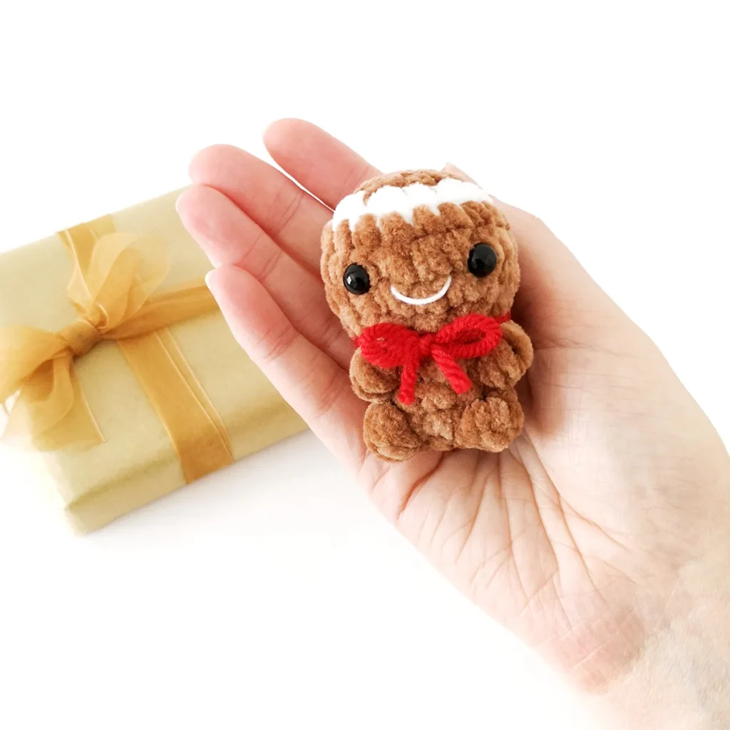 No-Sew Crochet Gingerbread Man &ndash; Stitch by Fay