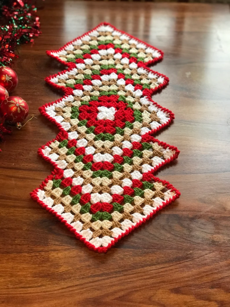 Christmas Granny Square Table Runner PDF Pattern: Easy Crochet Hobbi Crochet ETsy