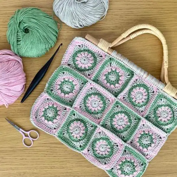 Running Rings Granny Square Crochet Flower Handbag by Cosy Rosie UK