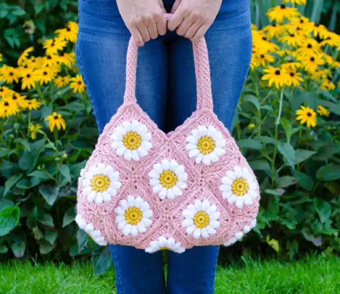 Crochet Daisy Bag by Crochet 365 Knit Too